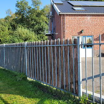 Omheining bedrijventerrein bekleden met wilgenmat
