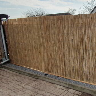 Gespleten bamboemat hekbekleding